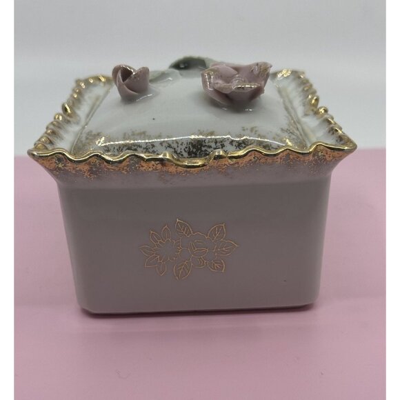 Vtg Porcelain Trinket Box With Hand-Painted Roses & Gold Trim Scalloped Edge Lid - Picture 3 of 11